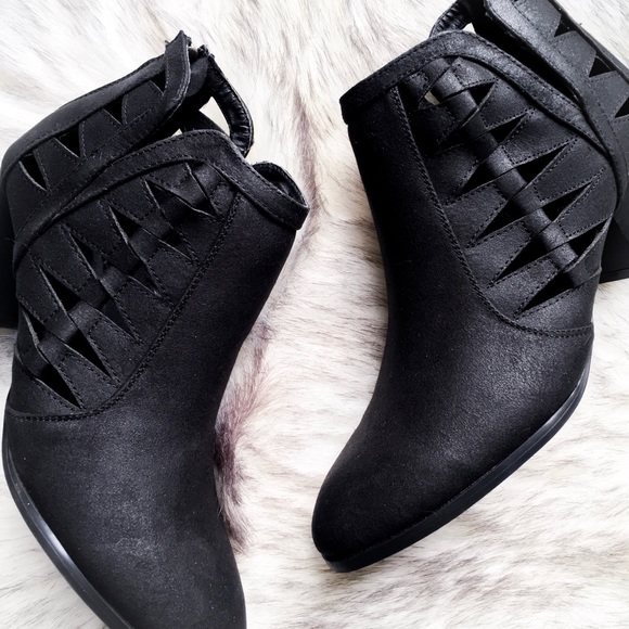 Cutout Oil Finish Bootie - Picture 2 of 6